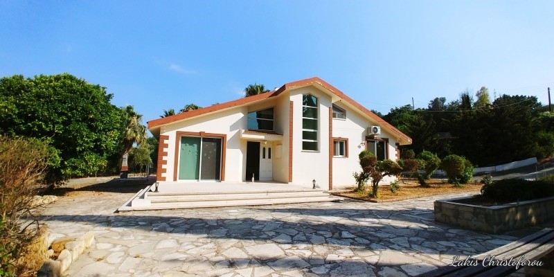 4 bed house for sale